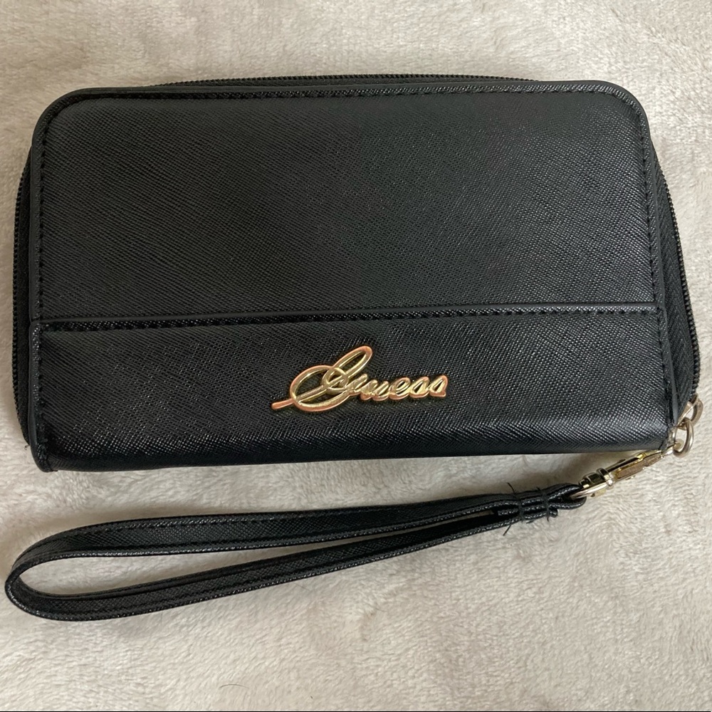 Guess Wristlet / Wallet in black